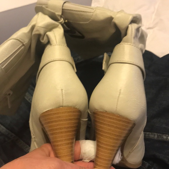 Ladies Mid calf winter white high heel size 10M - Picture 4 of 8